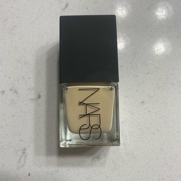 NARS Radiant Longwear Foundation - Picture 1 of 3